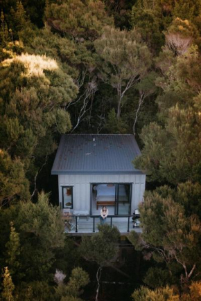 Treehouse Hideaway at Rekindle Tree houses
